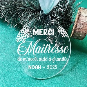 Gepersonaliseerde kerstversiering met de naam van uw huisdier. Seizoensgebonden, feestelijk ornament. Gepersonaliseerd.