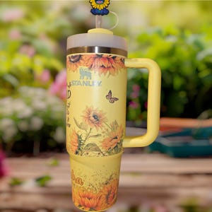 Auténtico vaso térmico Stanley Quencher de 30 oz o 40 oz con diseño de pomelo amarillo y girasoles. Frase inspiradora y motivadora. imagen 3