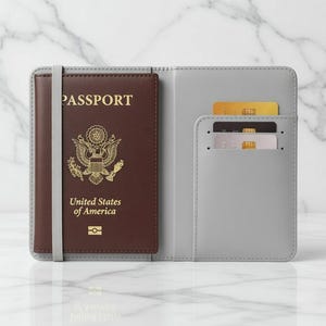 Funda personalizada para pasaporte de Grogu Yoda / Portapasaporte mandaloriano / Cartera de viaje con nombre personalizado / Regalo de viaje para fans de Yoda / Etiqueta para mochila escolar imagen 6