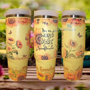 Auténtico vaso térmico Stanley Quencher de 30 oz o 40 oz con diseño de pomelo amarillo y girasoles. Frase inspiradora y motivadora. imagen 2