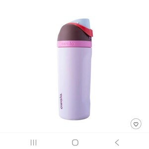 Botella de agua Owala de 32 oz con diseño de caramelo morado y rosa, ideal para sorbos gratis, con dibujos de pequeños monstruos coloridos. Cake Pop