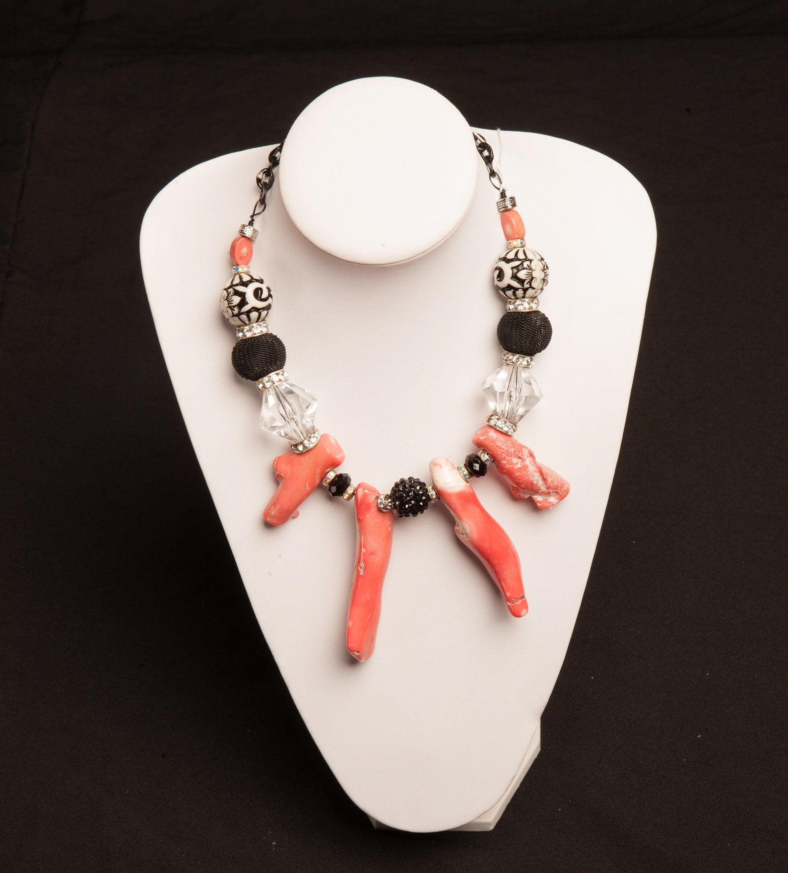 Collier Sautoir Vintage Doré Avec Perles Résine Corail - Marque Wilma Spagli, Bon état
