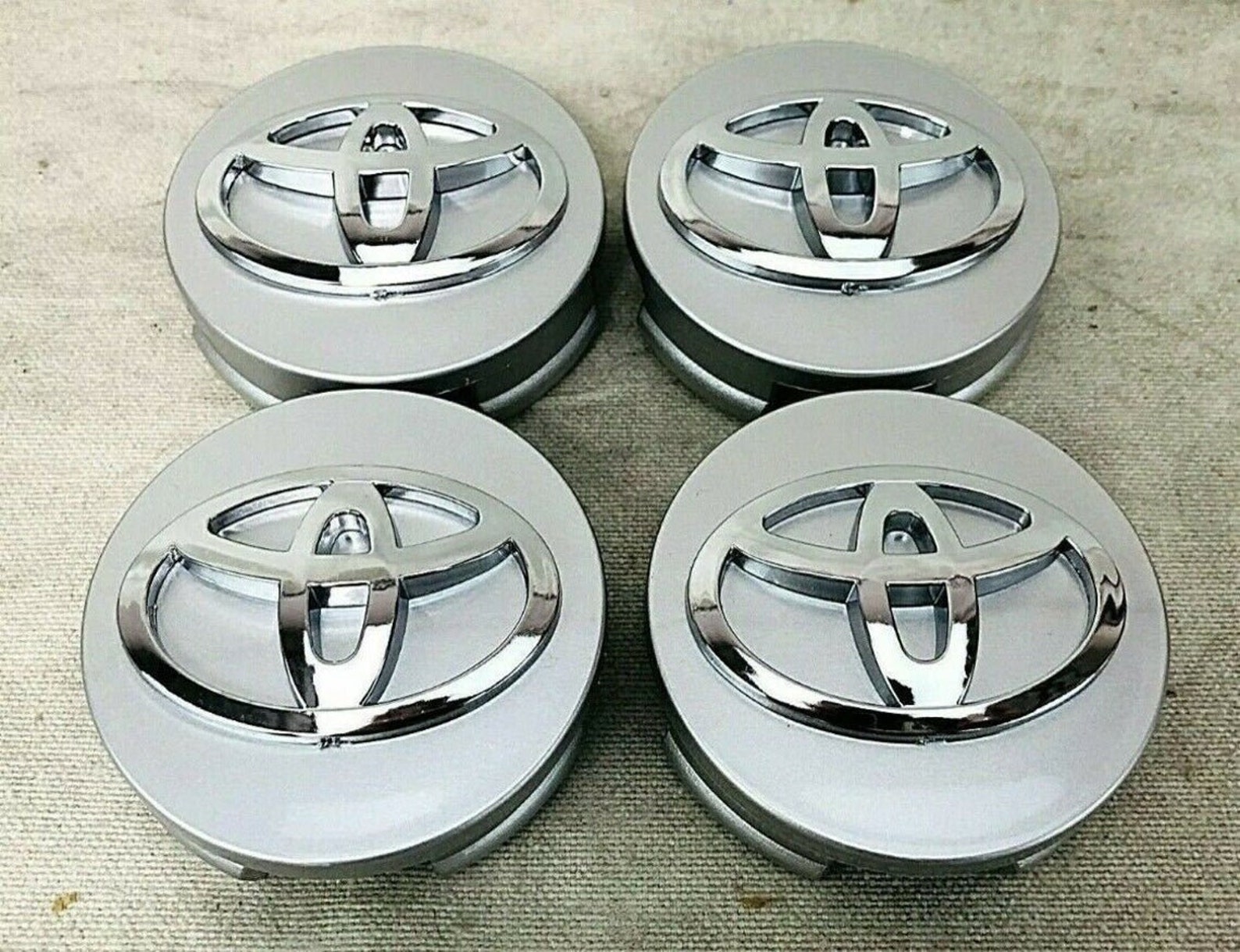 single-hub-cap-for-2004-toyota-sienna