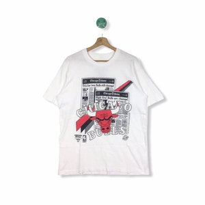 VENDEMMIA!!! 90s NBA Chicago Bulls Basketball Tshirt 1992 Disegno della prima pagina del giornale