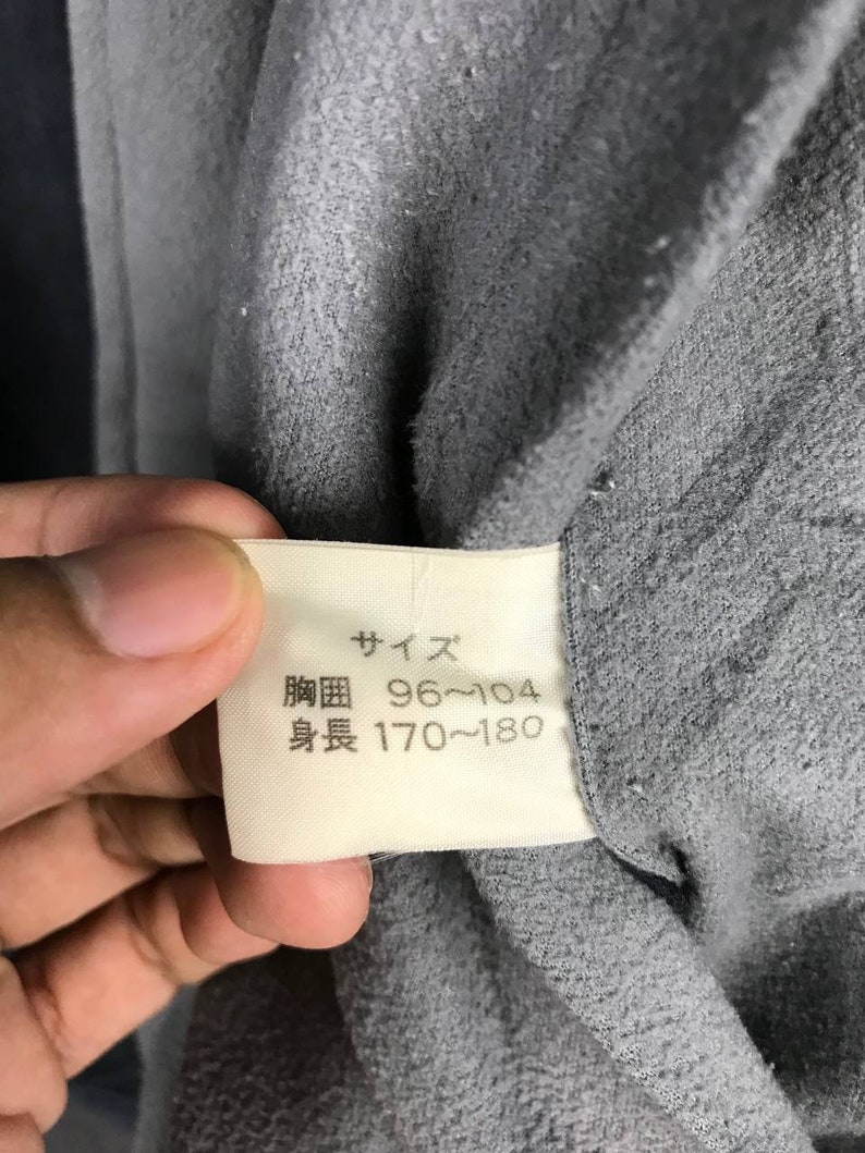 May include: A white tag with black text that reads "サイズ" (Size) and lists the measurements "胸囲 96～104" (Chest 96-104 cm) and "身長 170～180" (Height 170-180 cm).