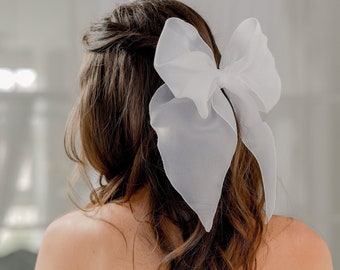 Organza Bride Hair Bow, White Chiffon Bridal Hair Bow, Bridal Veil Alternative, Bridal Hair Accessory, Simple Wedding Bow Veil Clip