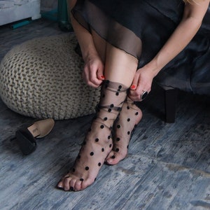 ブラック シースルー チュール ナイロン 水玉 ストッキング、レース メッシュ 薄手 キュート ファッション トレンディ ストッキング ハンドメイド デザイナー ピンク ソックス レディース、パウダーベージュ