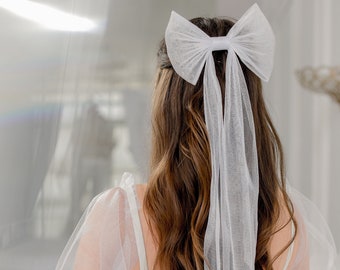 White Tulle Bride Hair Bow, Bridal Veil Alternative, Pearl Bow Veil Long, Bridal Hair Accessories, Veil with Bow, Wedding Bow Veil