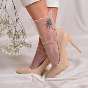 Chaussettes en tulle à volants, Chaussettes en tulle transparent, Chaussettes cloches, Chaussettes en dentelle clochettes pour femmes, Chaussettes de créateur blanches, Chaussettes noires poudrées image 6