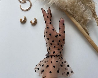 Tyllhandskar för kvinnor Beige & svarta prickiga spetsoperahandskar för flickor nylon transparent mesh satin vintage retro armbågshandskar volang transparenta handskar