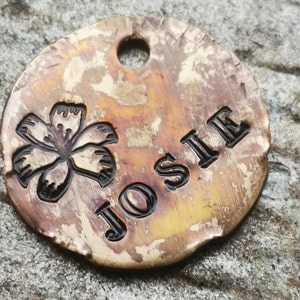 Médailles d'identification pour chiens | Médaille florale pour chien | Médaille pour animal de compagnie | Médaille personnalisée pour animal de compagnie | Médaille pour chien | Médaille pour chien personnalisée | ID d'animal de compagnie | Étiquettes pour collier | Étiquette estampée à la main