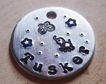 Placa de identificación personalizada con forma de elefante: aluminio antiguo cepillado