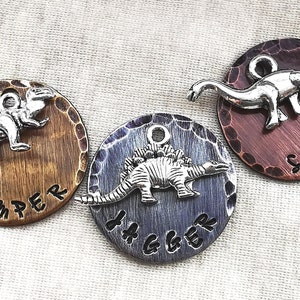 Médailles d'identification pour chiens | Médaille dinosaure | Médaille pour animal de compagnie | Médaille personnalisée pour animal de compagnie | Médaille pour chien | Médaille pour chien personnalisée | ID d'animal de compagnie | Étiquettes pour collier | Étiquette estampée à la main