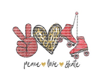 Puede incluir: Un diseño gráfico que muestra un gesto de mano de paz en rojo, un corazón con estampado de leopardo en dorado y negro, y un par de patines rojos. Debajo del gráfico, el texto dice peace, love, skate, separado por dos pequeños corazones dorados.