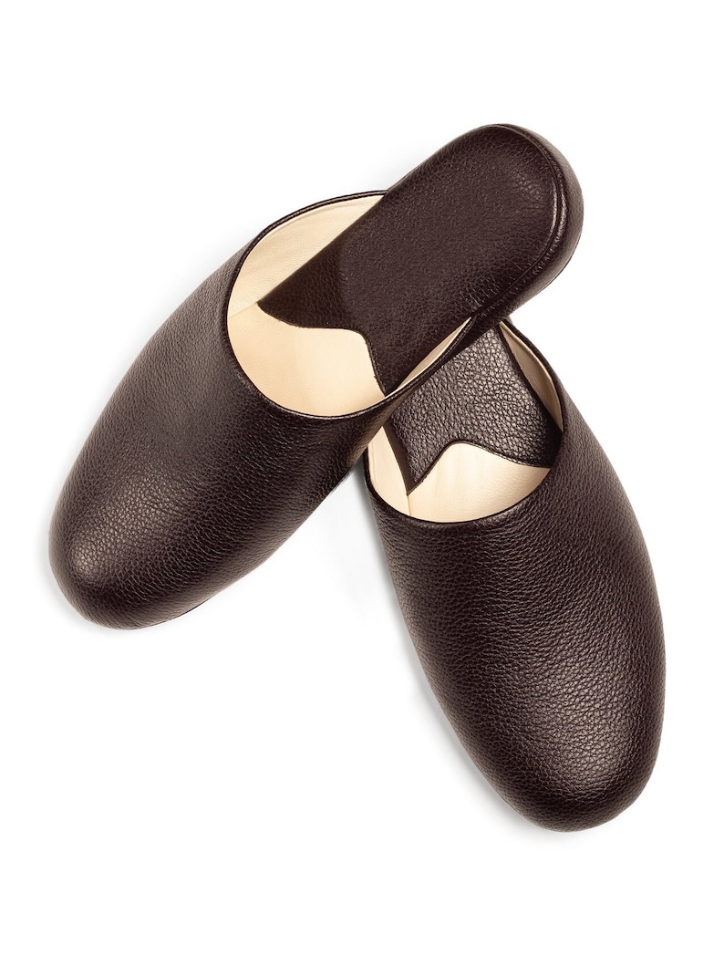 We ask you to specify your shoe size while ordering. Don't forget to write down if it's UK, US or EU measurement. Write down your feet' length, width, and specific characteristics.