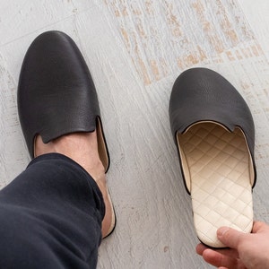 Pantoufles de voyage en cuir pour hommes, boîte cadeau personnalisée pour la fête des pères, pantoufles de voyage en cuir marron avec étui pour hommes
