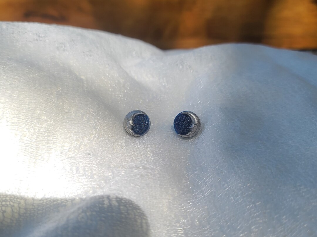 Ducarre Resin and Sparkle Earring in Blue