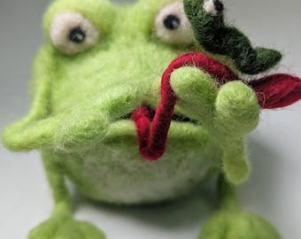 Needle Felted Frog with Worm Handmade Wool Whimsical Woodland Decor Gift for Frog Lovers Fiber Art Whimsical Decor