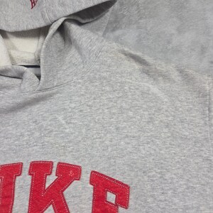 Vintage Nike Hoodie Mens Medium Grey Red Spellout Swoosh Y2K 2000s Streetwear afbeelding 6