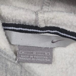 Vintage Nike Hoodie Mens Medium Grey Red Spellout Swoosh Y2K 2000s Streetwear afbeelding 4