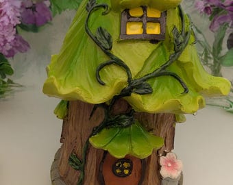 16cm Fairy Garden Leaf House –  Whimsical Miniature Cottage | Enchanted Resin Home for Fairy Gardens & Outdoor Decor