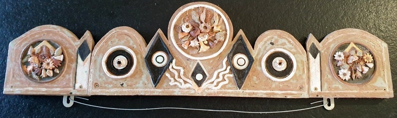 Importante Fresque - en Terre Cuite Émaillée Signée