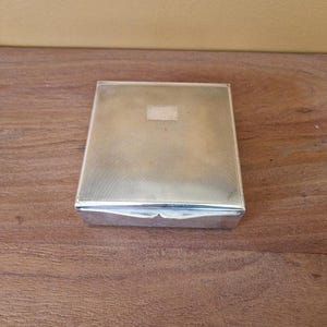 cigarette case holds 10 Women's and Men's Metal Cigarette Case, Portable Double Sided Spring Clip, Holds 10 Cigarettes 100mm, Suitable for Self-Sealed Cigarettes. (Gun Black)