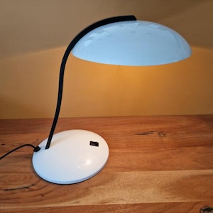Nuova Veneta Lumi desk lamp - Italian design from the 1970s - Model Z2-90 - In white lacquered metal