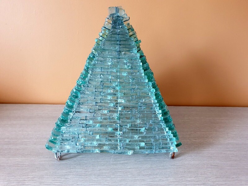 Lampe de Table - en Forme Pyramide Morceaux Verre et Fils Fer Design 1970-1980