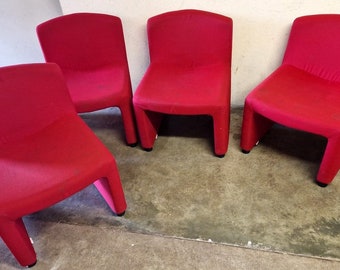 ARFA éditeur - Série de 4 fauteuils chauffeuses - En laine rouge, pieds ronds en métal - Design des années 1980