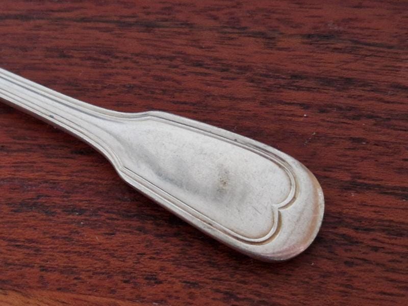 Alfénide / Christofle 12 petits couteaux modèle Pompadour métal argenté