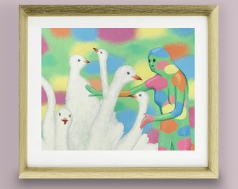 Pode incluir: Impressão artística emoldurada com uma cena fantasiosa. Uma figura com corpo verde e manchas coloridas interage com um bando de gansos brancos. O fundo é uma mistura vibrante de cores, e a obra de arte está dentro de uma moldura dourada.