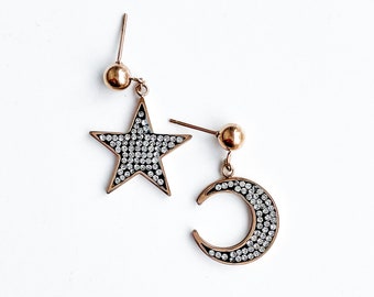Rose Gold Zircon Crescent Moon Star Celestial Drop Orecchino, Regalo per donna, Cristallo Dainty Penzoloni Orecchini, Gioielli CelestiDichiami di Dichiarazione