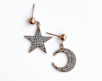 Oro rosa Zircon Luna Estrella Pendiente Celestial, Regalo para la Mujer, Pendiente colgante delicado de cristal, Joyería CelestialStatement Pendientes