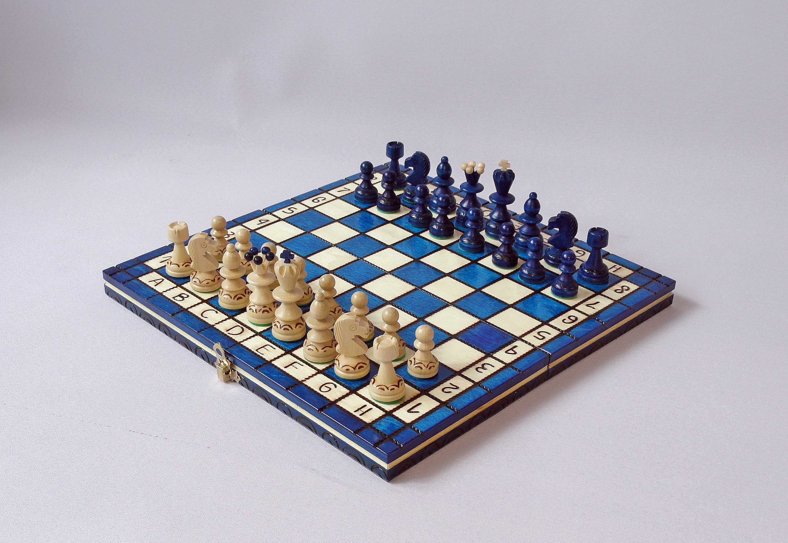 BRAND NEW HANDCRAFTED KINGDOM WOODEN CHESS SET 31cm 12 inches BLUE 