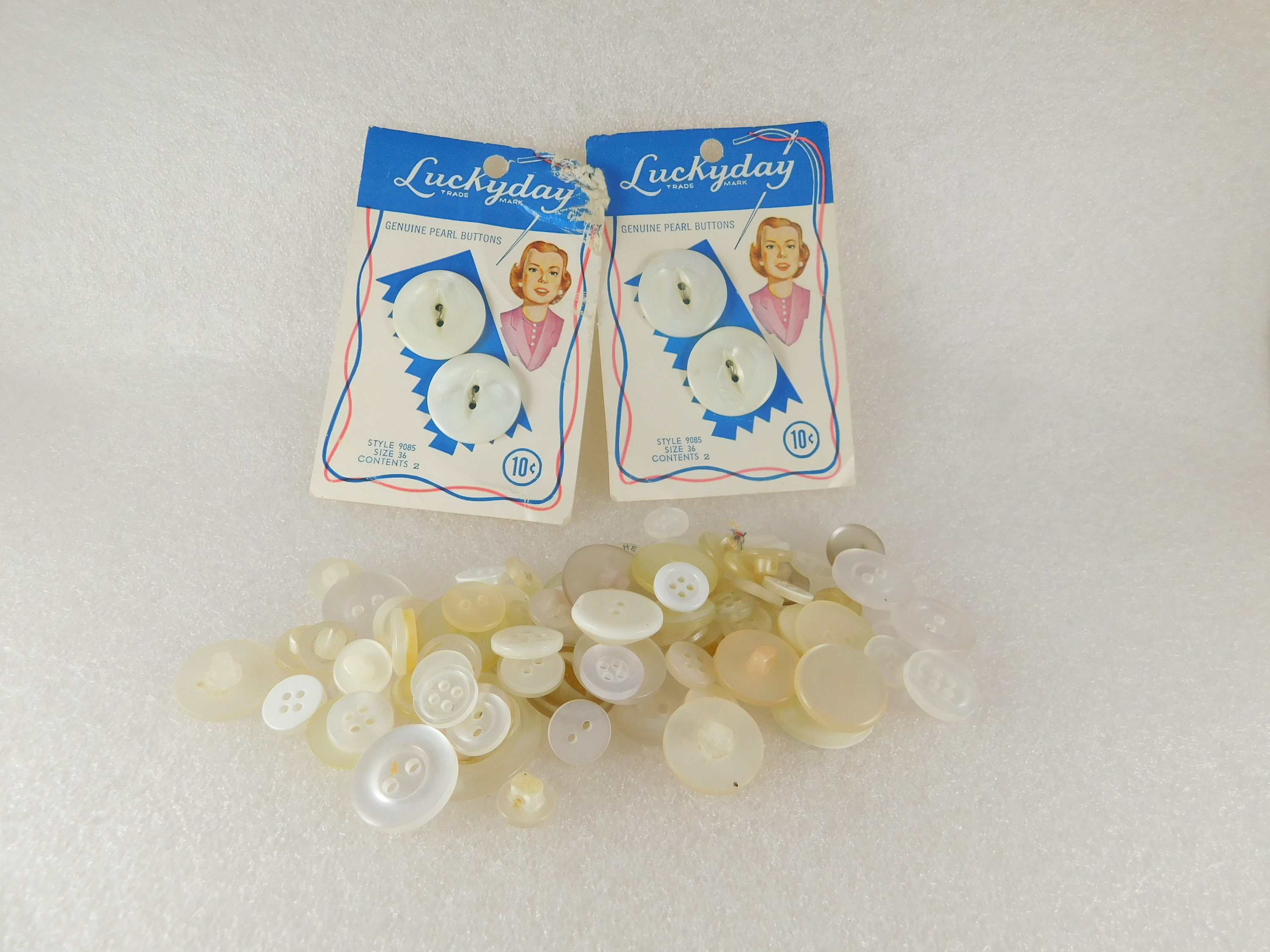 Lot De 110 Boutons Anciens En Nacre Véritable - Tailles Et Diamètres Divers - Pour Artisanat, Chemises, Vestes