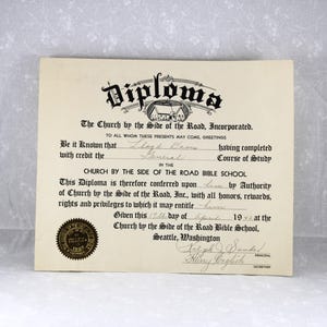 "Diploma" de la Segunda Guerra Mundial de "La Iglesia junto al Camino" (Seattle, Washington), 17 de abril de 1942, Estudios Generales, Lloyd Davis, Efímeras