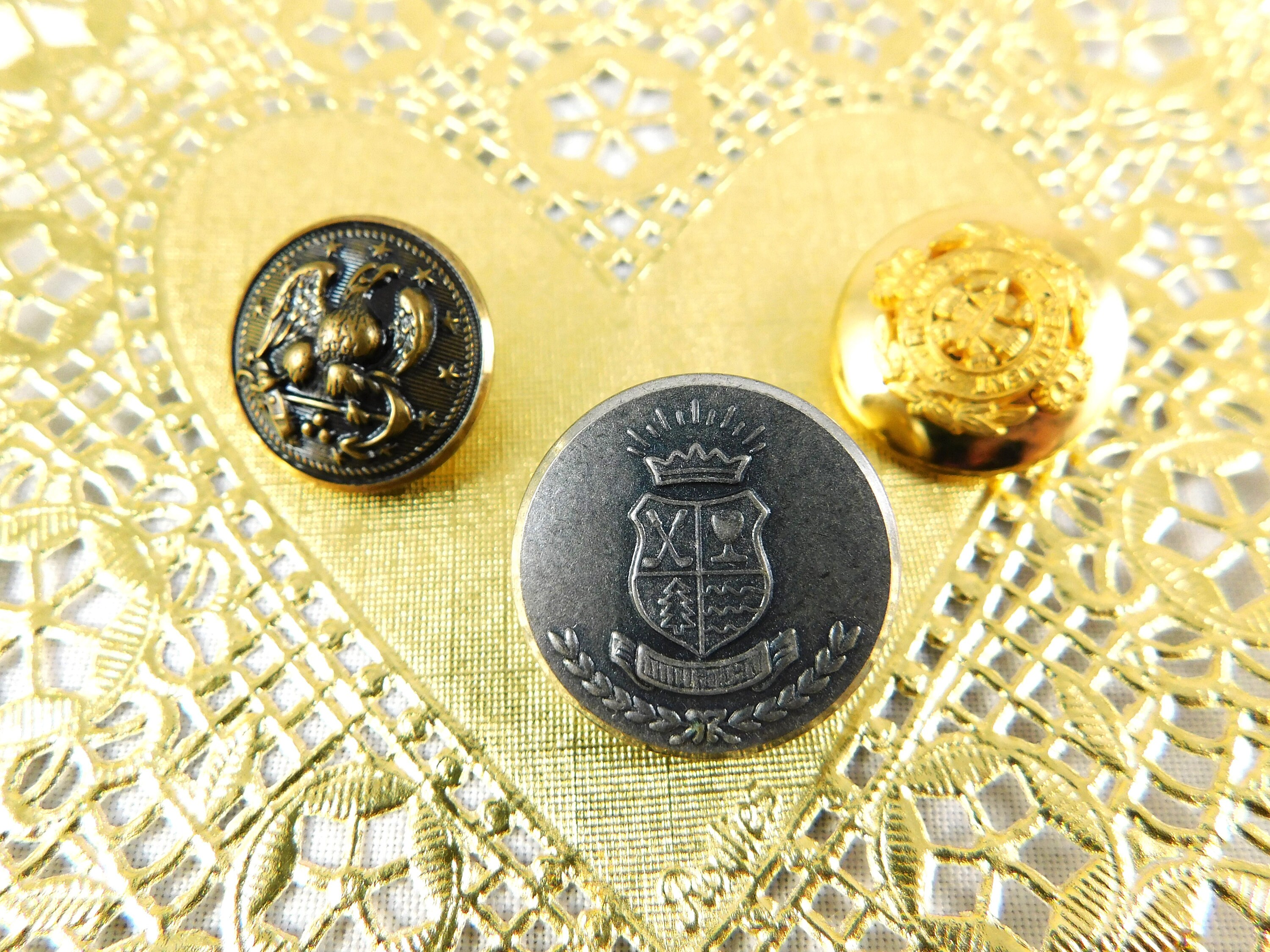 Set of four RCAF/RAF & military buttons Set of four RCAF/RAF & military buttons