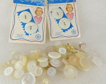 Lot De 110 Boutons Anciens En Nacre Véritable - Tailles Et Diamètres Divers - Pour Artisanat, Chemises, Vestes