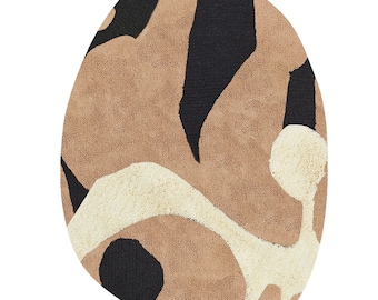 Könnte beinhalten: Ein ovaler Teppich mit einem abstrakten Design in Braun-, Schwarz- und Weißtönen. Der Teppich hat eine weiche, flauschige Textur.