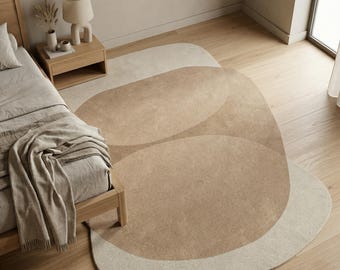 Alfombra abstracta con mechones, alfombra moderna en color beige neutro, alfombras minimalistas para sala de estar.