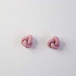 Tachuelas anudadas, Pendientes de tachuelas anudadas de arcilla polimérica, Regalo elegante, Geométrico, Pendientes hechos a mano para todos los días, Paquetes de aretes Rosa