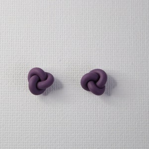 Tachuelas anudadas, Pendientes de tachuelas anudadas de arcilla polimérica, Regalo elegante, Geométrico, Pendientes hechos a mano para todos los días, Paquetes de aretes Morado