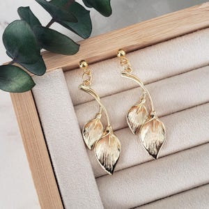 Gold Calla Lily Dangle Earrings| Gold Calla Lily Earrings| Gold Dangle Earrings| Gold Flower Earrings Dangle| Floral Dangle Earrings Women