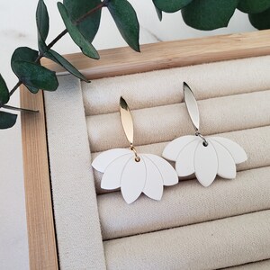 Polymer Clay Lotus Flower Dangle Earrings| Floral Clay Earrings| Handmade Clay Earrings| Flower Hoop Earrings| Flower Hoops| Lotus Earrings bild 6
