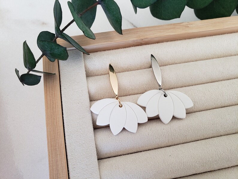 Polymer Clay Lotus Flower Dangle Earrings| Floral Clay Earrings| Handmade Clay Earrings| Flower Hoop Earrings| Flower Hoops| Lotus Earrings bild 6
