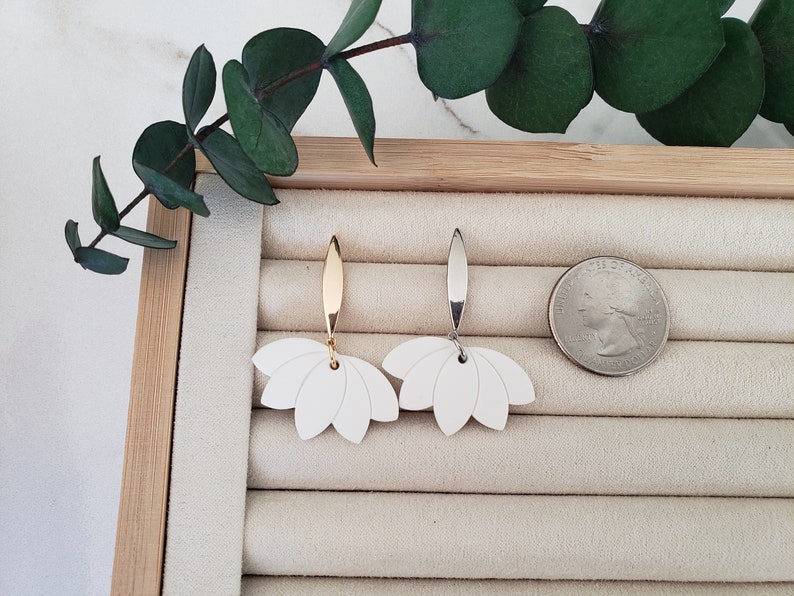 Polymer Clay Lotus Flower Dangle Earrings| Floral Clay Earrings| Handmade Clay Earrings| Flower Hoop Earrings| Flower Hoops| Lotus Earrings bild 7