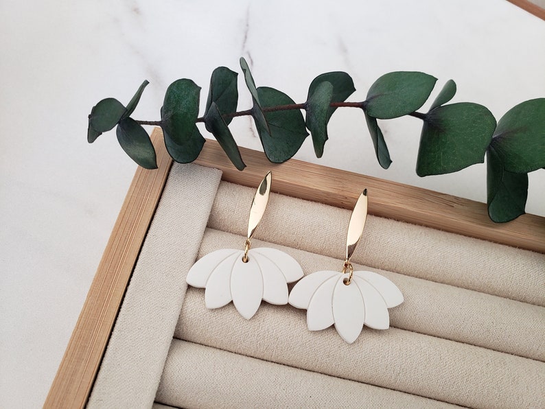 Polymer Clay Lotus Flower Dangle Earrings| Floral Clay Earrings| Handmade Clay Earrings| Flower Hoop Earrings| Flower Hoops| Lotus Earrings bild 4