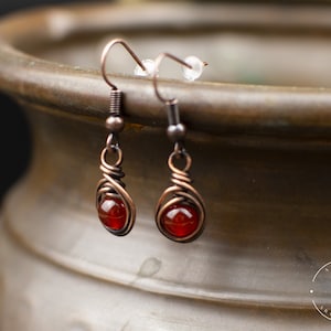 Minimalist Earrings in Aged Copper and Natural Stone – Lithotherapy Jewelry, Elegant and Authentic, Handmade