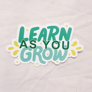 Pegatina con frase "Aprende a medida que creces" / Pegatinas con frases / Citas positivas / Pegatinas inspiradoras / Pegatina con frase inspiradora / Pegatina de vinilo